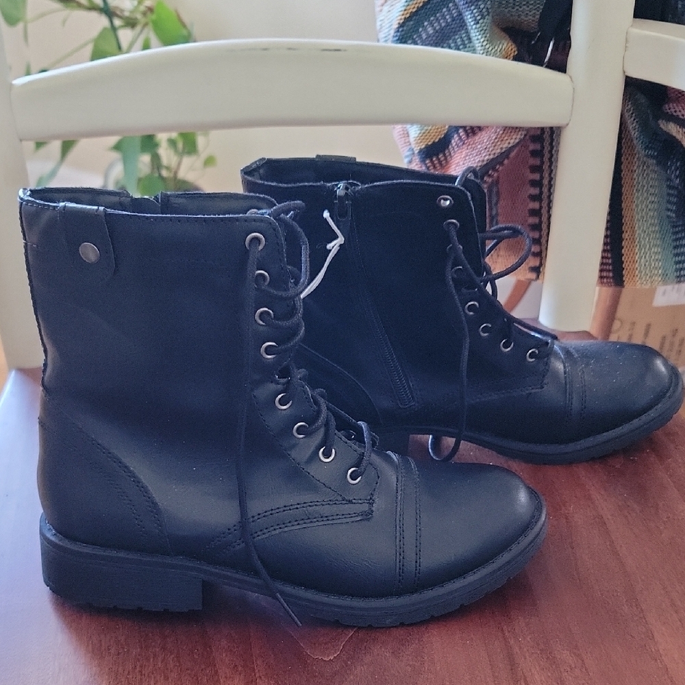 Black Combat or Moto Boots